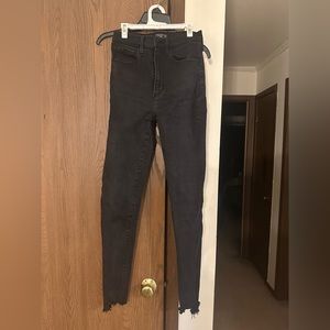 Worn once. High rise Abercrombie & fitch black skinny jeans